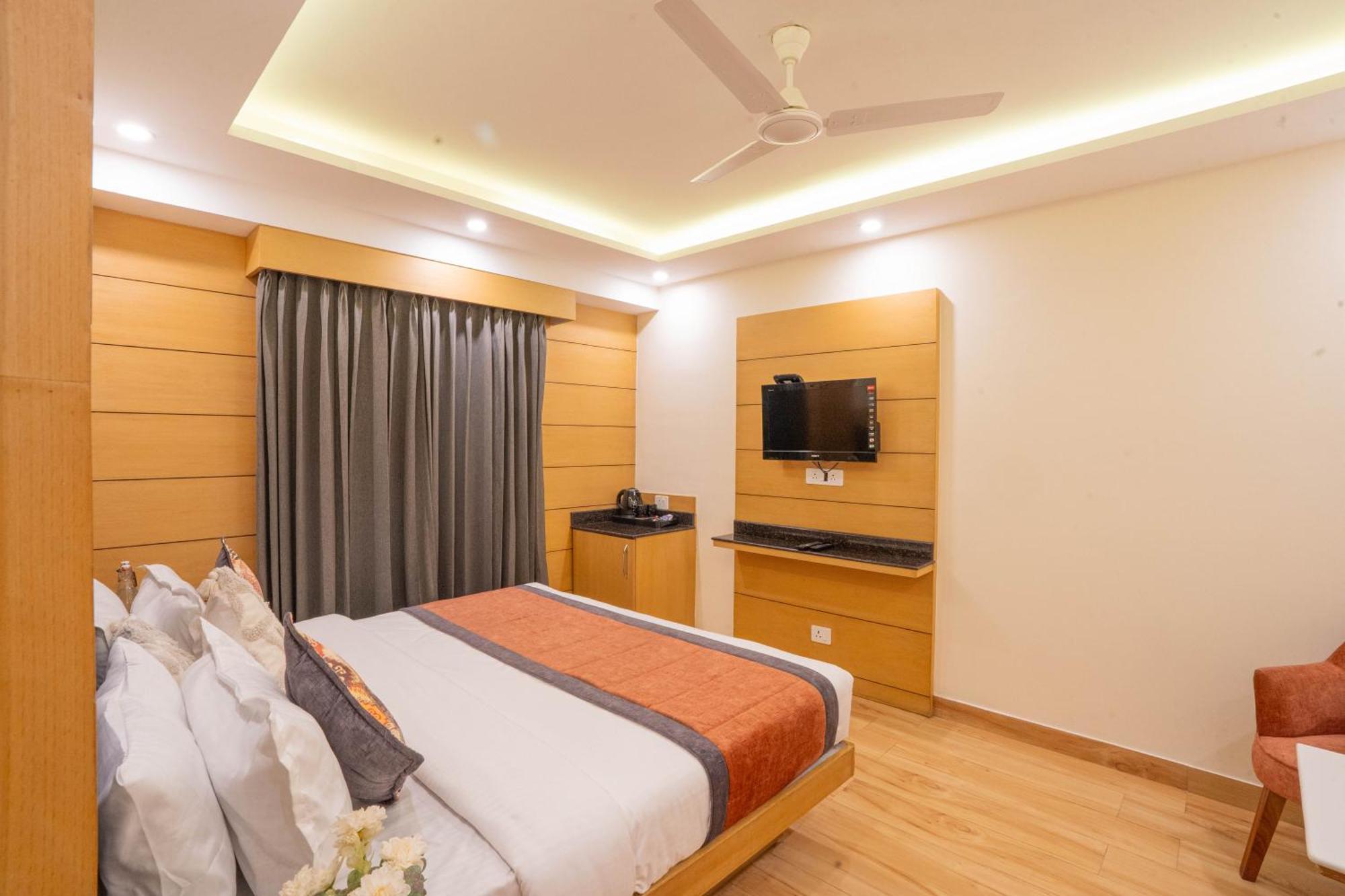 Perfectstayz Premium At Mall Road Mussoorie Bagian luar foto