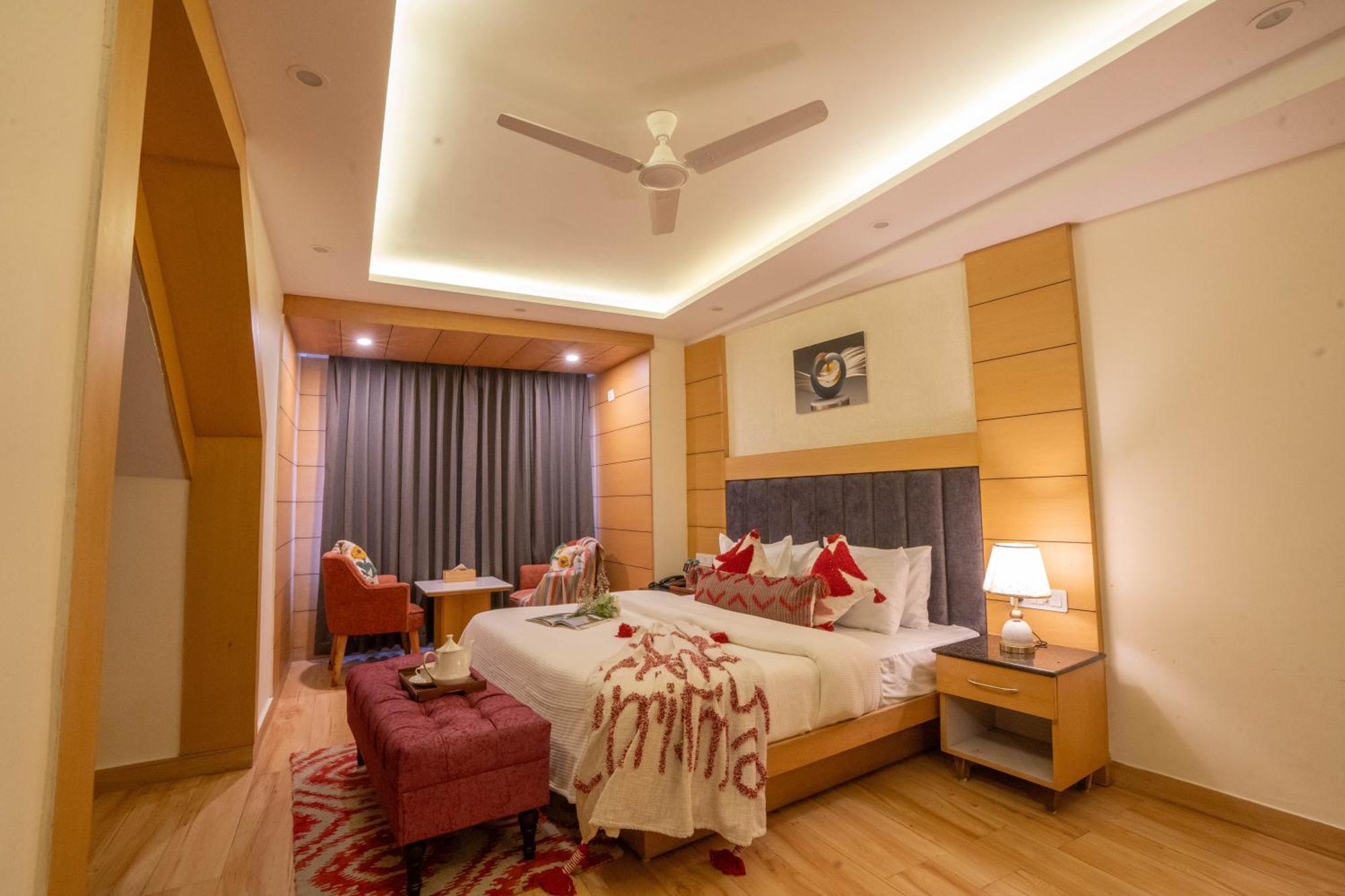 Perfectstayz Premium At Mall Road Mussoorie Bagian luar foto