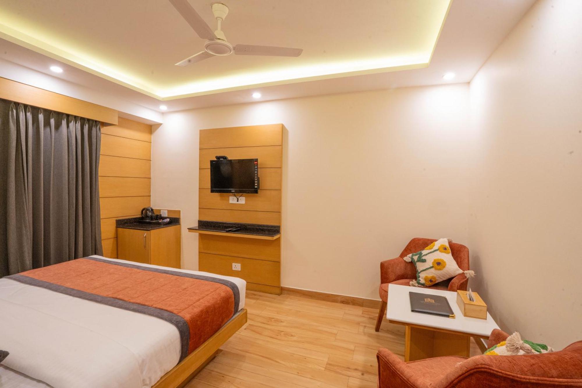 Perfectstayz Premium At Mall Road Mussoorie Bagian luar foto