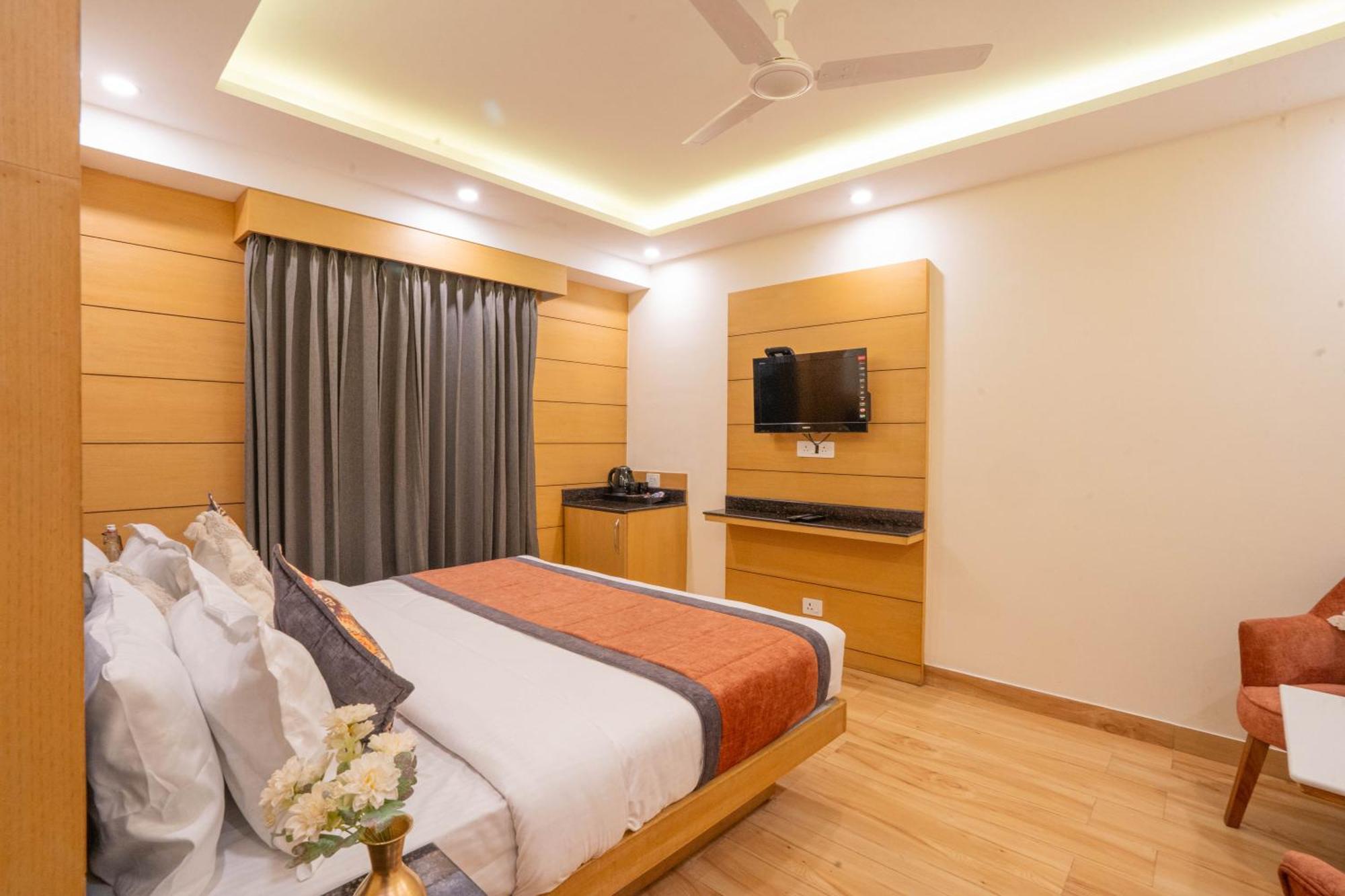 Perfectstayz Premium At Mall Road Mussoorie Bagian luar foto