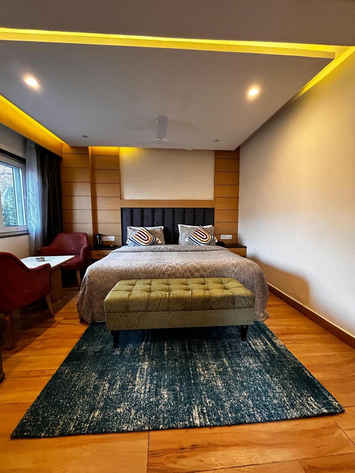 Perfectstayz Premium At Mall Road Mussoorie Bagian luar foto