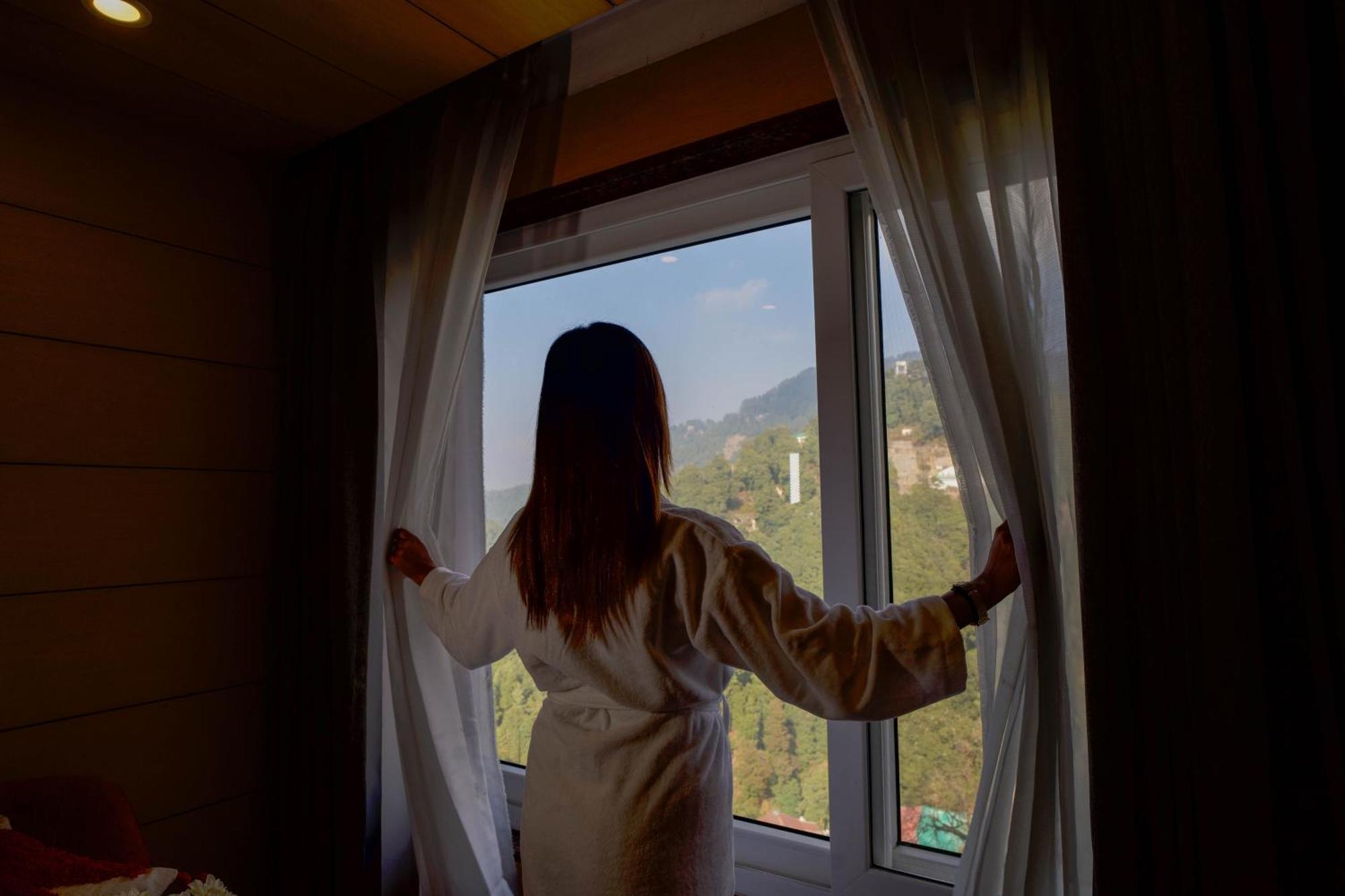 Perfectstayz Premium At Mall Road Mussoorie Bagian luar foto