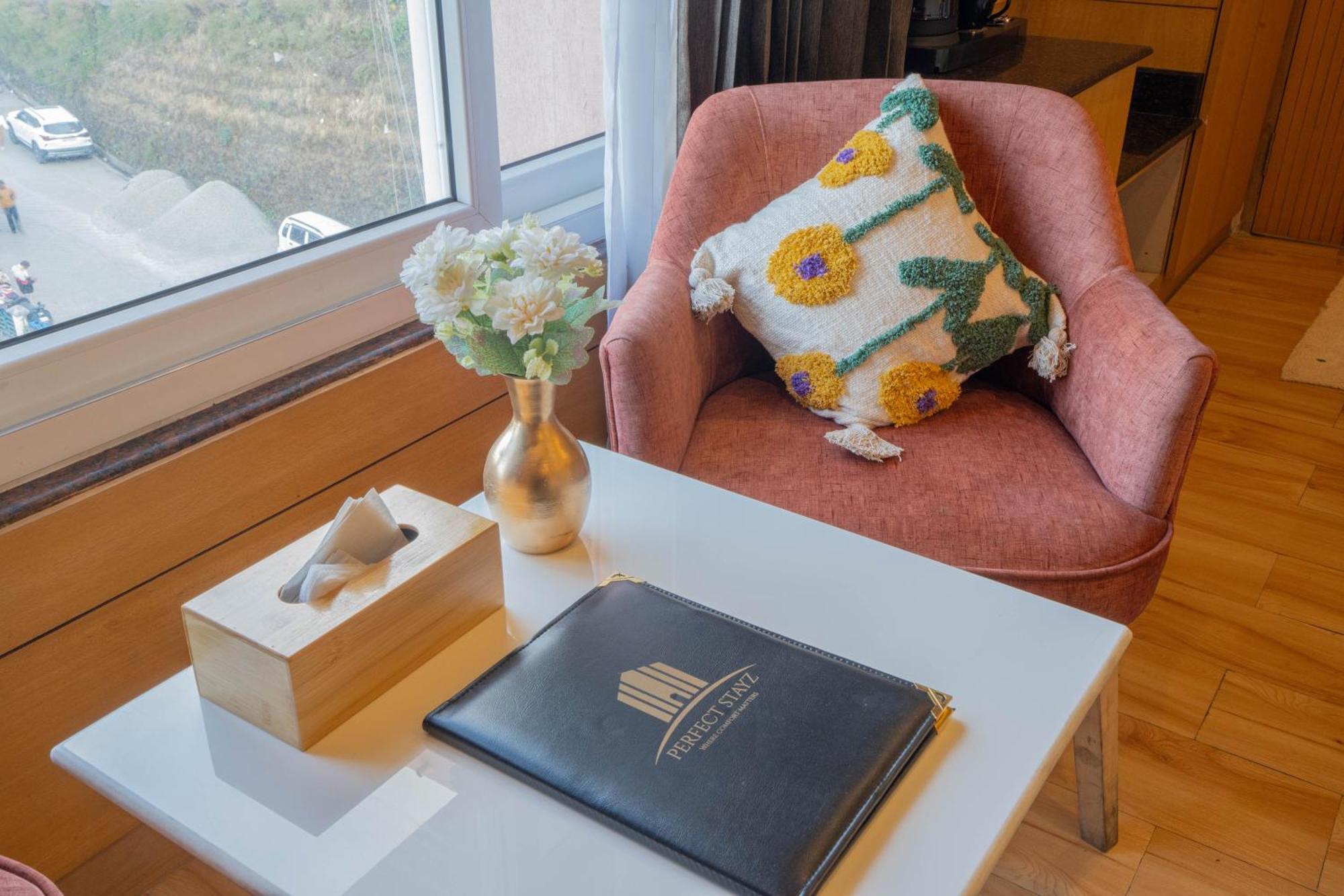 Perfectstayz Premium At Mall Road Mussoorie Bagian luar foto