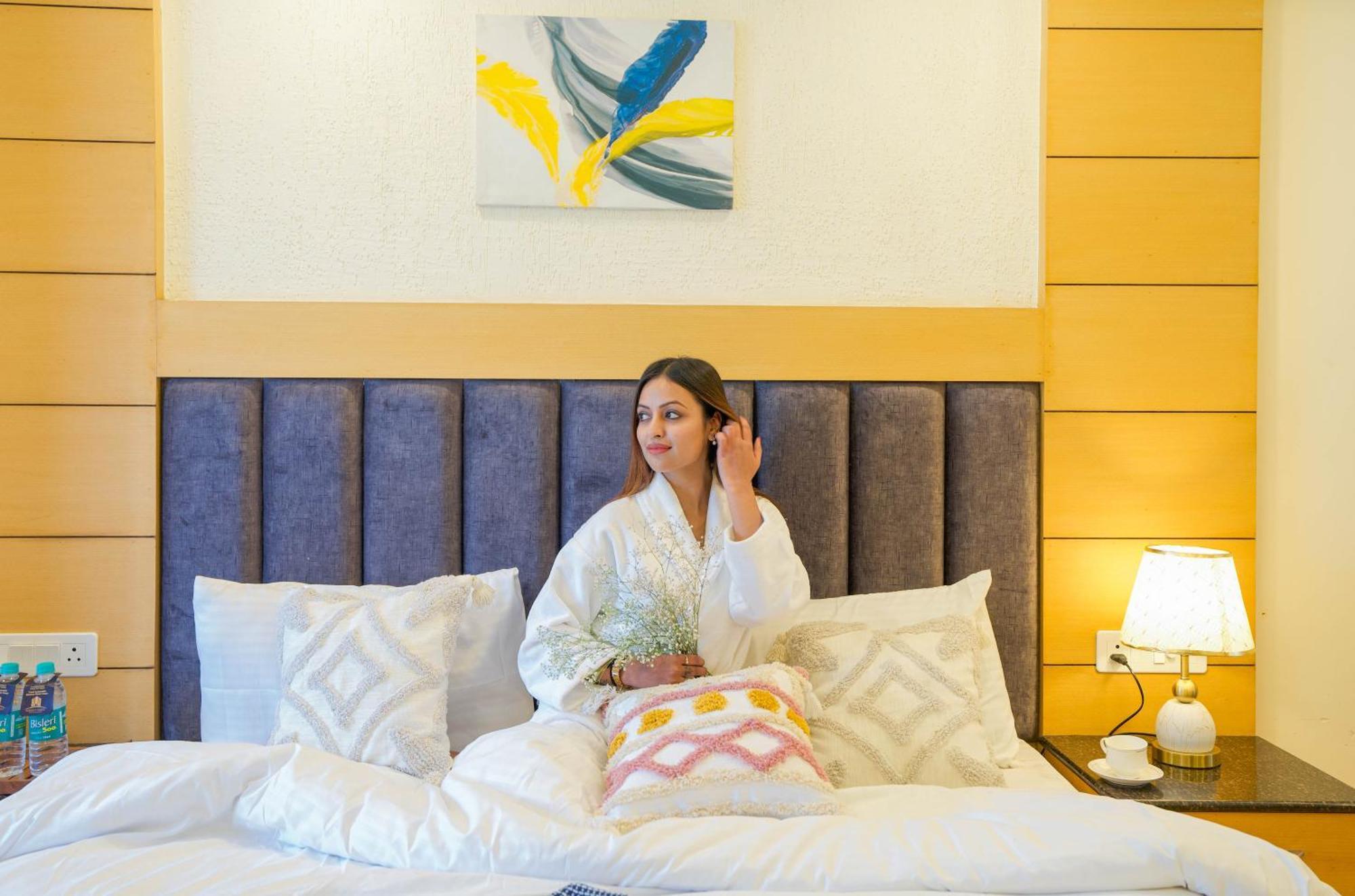 Perfectstayz Premium At Mall Road Mussoorie Bagian luar foto